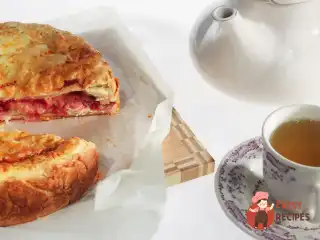 Пиріг з брусницею та яблуками