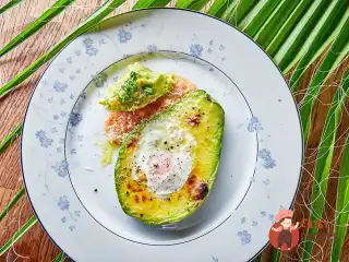 Авокадо, смажене з яйцем