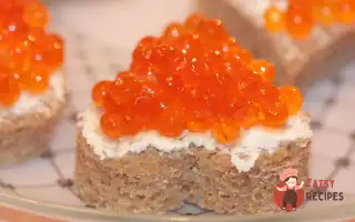 Хліб З М'яКим Сиром Та Червоною Ікрою