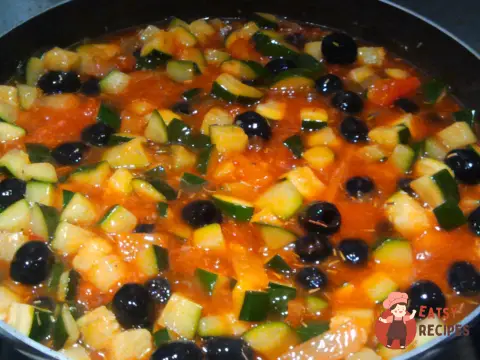 Рагу з цукіні з маслинами
