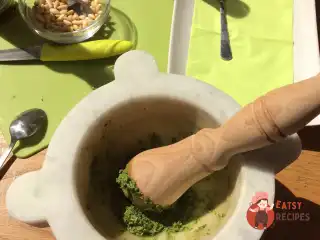 Класичне генуезьке песто