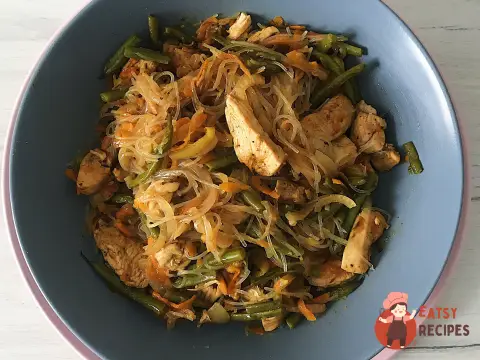 Фунчоза з куркою та овочами