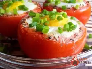 Яєчня у помідорах