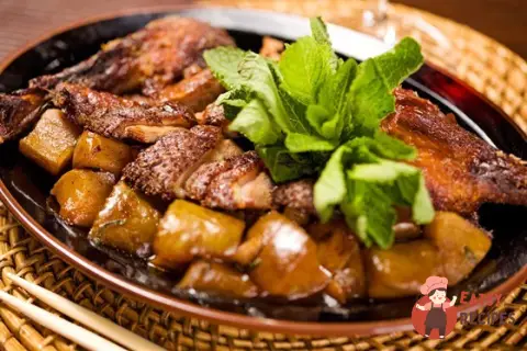 Качка з куркою, запечені в духовці