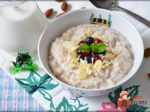 Ячна каша на мигдальному молоці