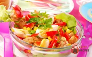 Салат З Курки З Помідорами, Солодкою Кукурудзою Та Сухариками.