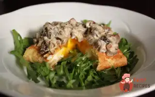 Млинці З Яйцем Пашот І Вершковим Соусом Із Грибами