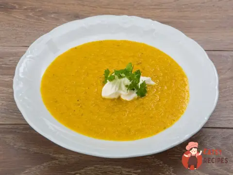 Морквяний суп-пюре з коріандром