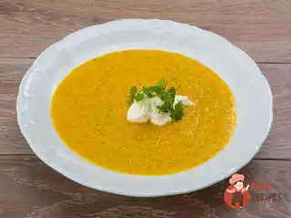 Морквяний суп-пюре з коріандром