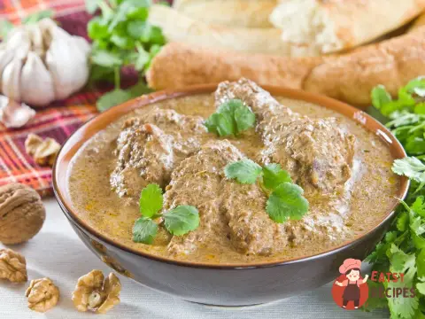 Сациві з курки та горіхів