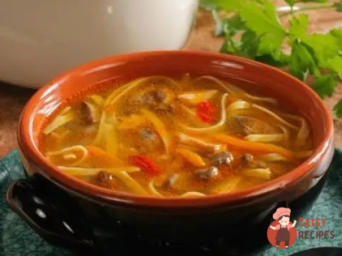 Локшина з курячою печінкою