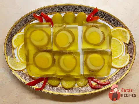 Заливна з яловичини з яйцем