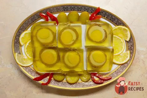 Заливна з яловичини з яйцем