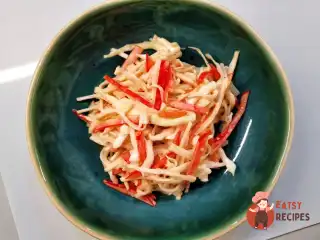 Салат коул-слоу з кольрабі та солодким перцем