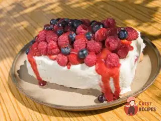 Ягідний пиріг із сиром філадельфія