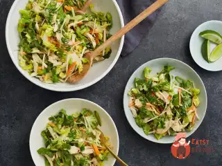 Салат з куркою та капустою