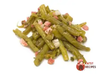 Зелена квасоля з цибулею-шалотом та панчеттою