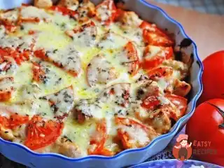 Куряче філе з овочами та сиром