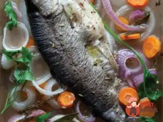 Форель пашот з цибулею та насінням кропу