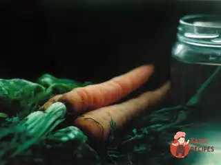 Морквяний суп із крутонами