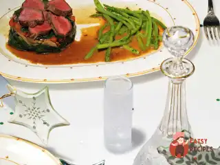 Баранина з овочами та м'ятно-перечним соусом
