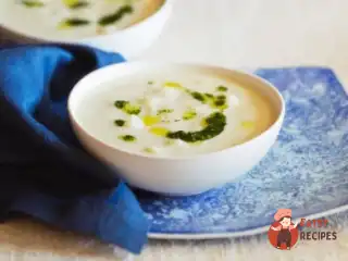 Молочний суп з галушками і цвітною капустою