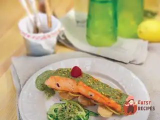 Лосось із соусом із хрону