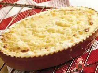 Картопля запечена з м'ясом у вершковому соусі