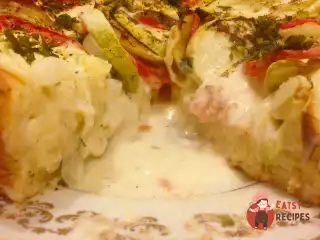 Овочевий пиріг із часниковим кремом