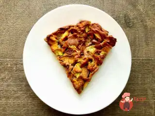 Пиріг з кабачком та персиками