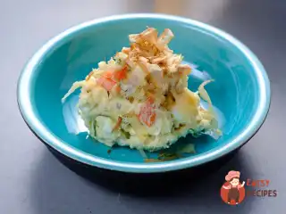 Картопляний салат з беконом та стружкою боніто