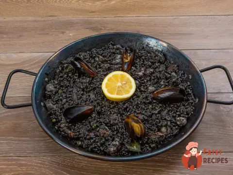 Чорний рис з морепродуктами