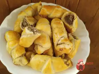 Швидкі рогалики з листкового тіста з волоським горіхом