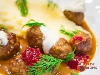 Шведські фрикадельки з брусничним джемом