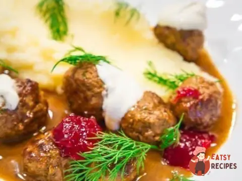 Шведські фрикадельки з брусничним джемом