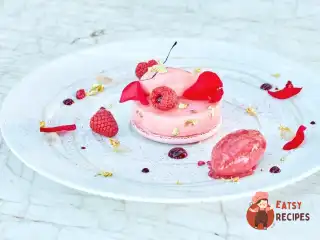 Чізкейк на рожевій воді