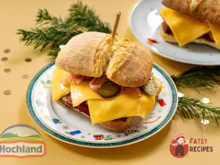 Сендвіч з пастрами, сиром та маринованою цибулею