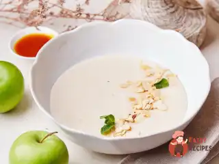 Каша манна з томленими яблуками