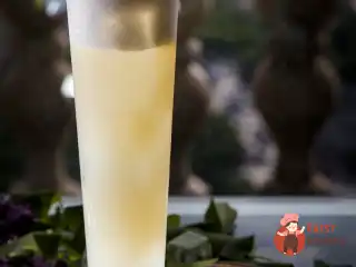 Коктейль "Силует ніжності" від шеф-бармена Mercedes bar Артема Аверіна