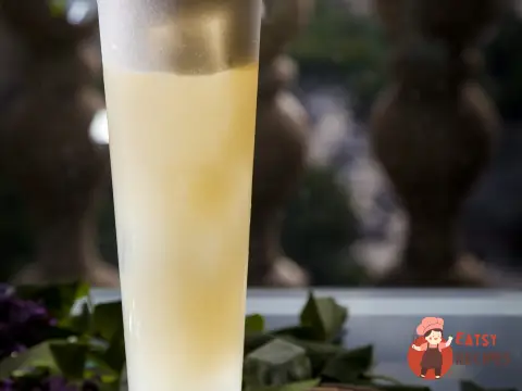 Коктейль "Силует ніжності" від шеф-бармена Mercedes bar Артема Аверіна