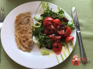 Чебуреки з м'ясом та зеленню