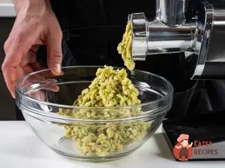 Крок 7: Котлети з капустою з гострим соусом