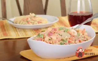 Паста У Вершково-Чесночному Соусі З Креветками Та Овочами.