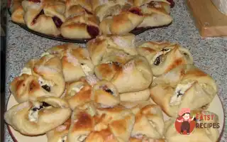 Конвертики З Чорною Смородиною, Бананом Та Маскарпоне.