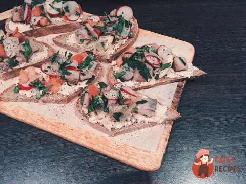 Смореброд з оселедцем