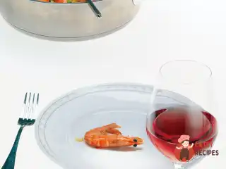 Паелья з креветками та куркою