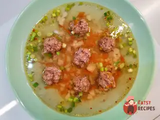 Фрикадельковий суп з цвітною капустою