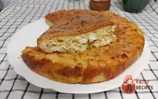 Заливний пиріг з курячим фаршем