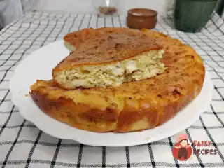 Заливний пиріг з курячим фаршем