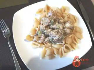 Паста з куркою та броколі